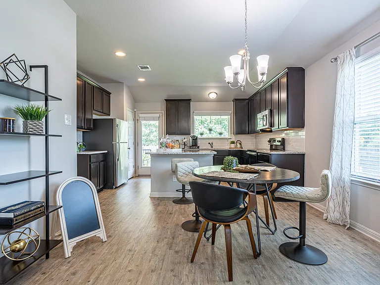 1420 Walden Pond Dr — Photo 5