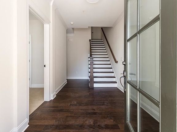 4th image of 347 Blue Ct