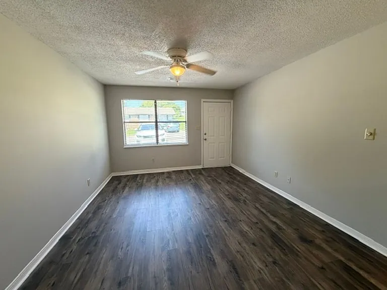 165 Eastview Ave NW — Photo 2