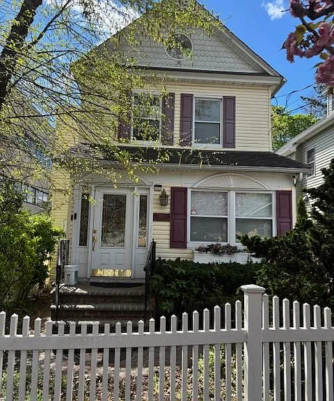 40 S Bayles Ave #UPPER — Photo 1