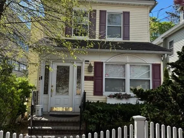 40 S Bayles Ave, Pt Washington, NY 11050