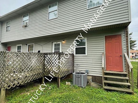 3rd image of 131 Bradford Dr #1