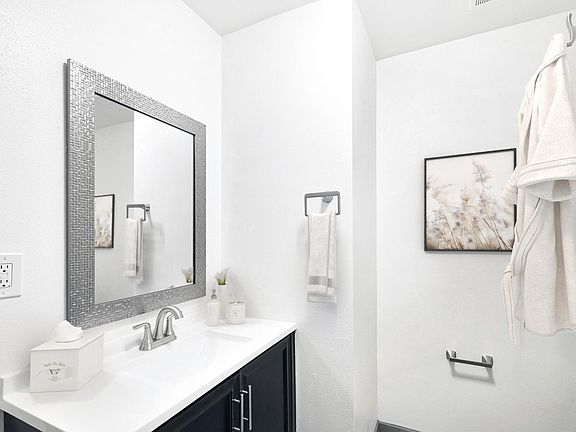 5th image of 210 Williamsburg Dr APT 8