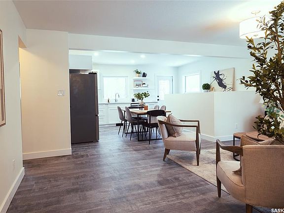 4th image of 1379 Minto St