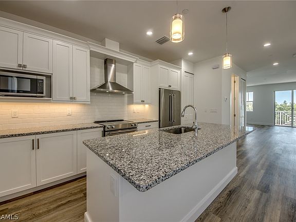 3rd image of 5816 Shell Cove Dr Unit 121