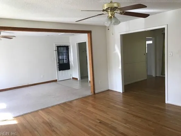 17 Harris Landing Rd, Hampton, VA 23669