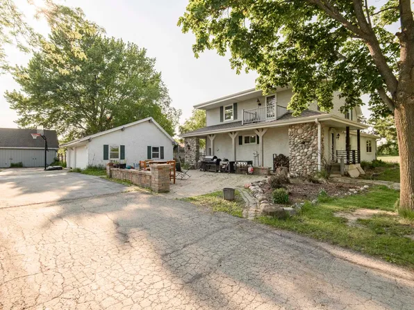 W208S8861 Hillendale Dr, Muskego, WI 53150