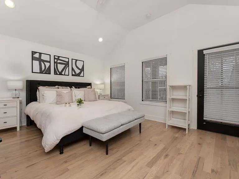 1813 Delta Ave — Photo 15