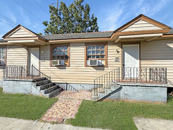 2nd image of 3027 Allen St