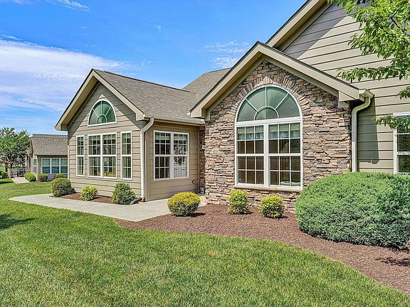 3rd image of 5432 Orchard Villas Cir