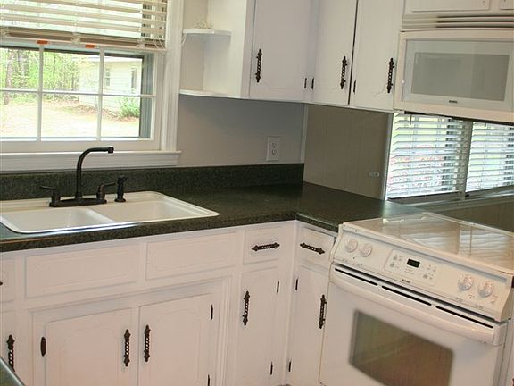 5th image of 122 Florence St