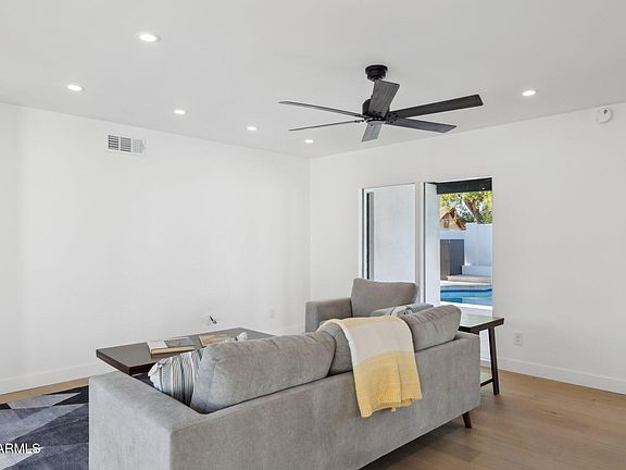 5th image of 342 E ORANGEWOOD Avenue
