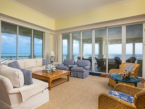5th image of 600 Beachview Dr Unit Penthouse N
