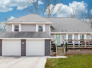 1407 E Salem Ln, Olathe, KS 66062