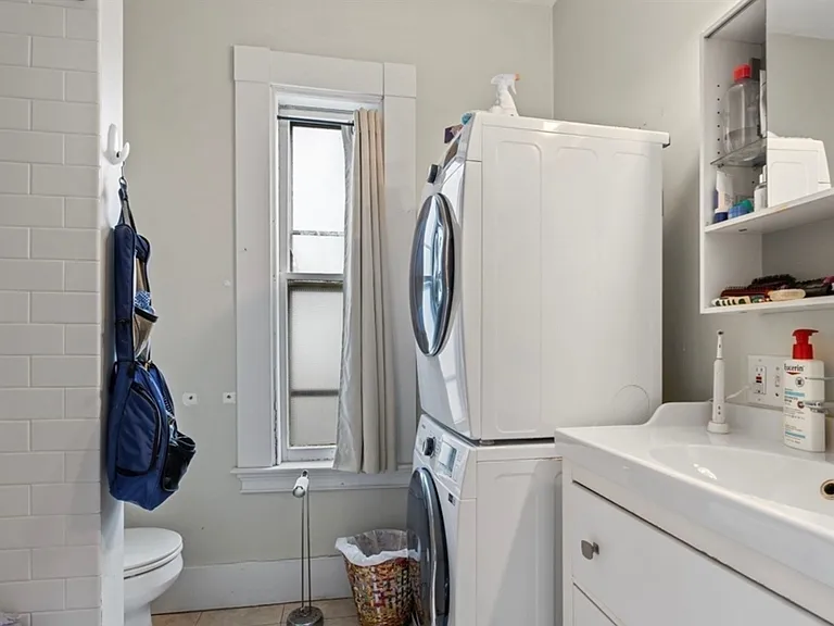 48 Spring Park Ave #2 — Photo 6
