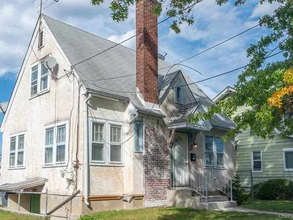 37 Davis Street, Roosevelt, NY 11575