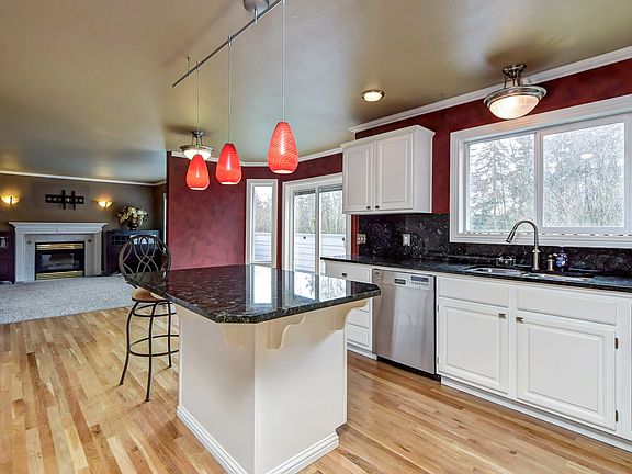 5th image of 4010 52nd St NE