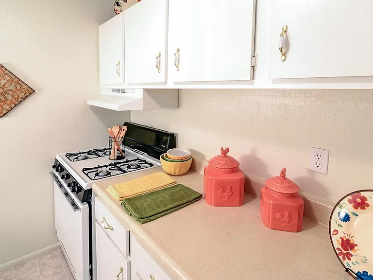 Whispering Lake Apartments — Photo 12