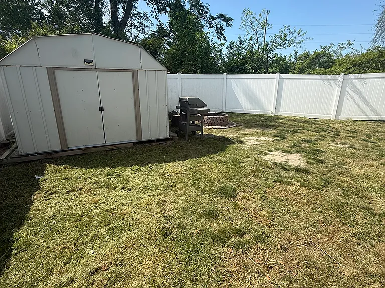 1515 Lindsay Ave — Photo 9