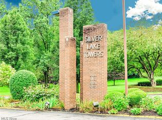 3064 Kent Rd, Stow, OH 44224