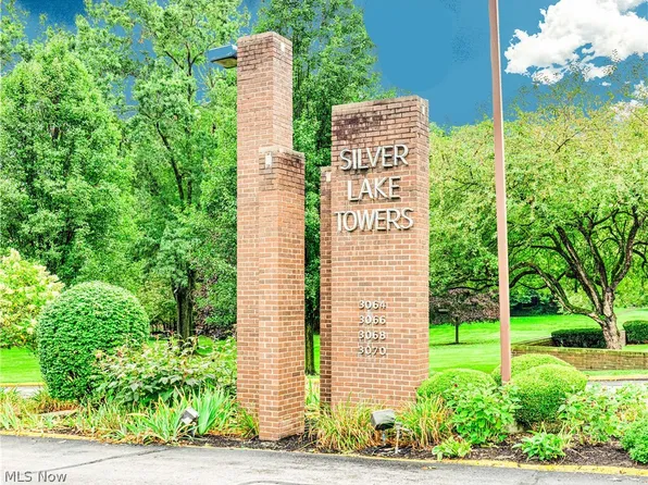 3064 Kent Rd, Stow, OH 44224