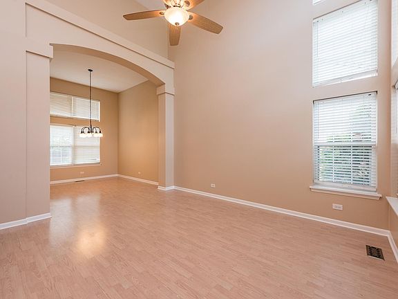 4th image of 321 Gatewood Ln