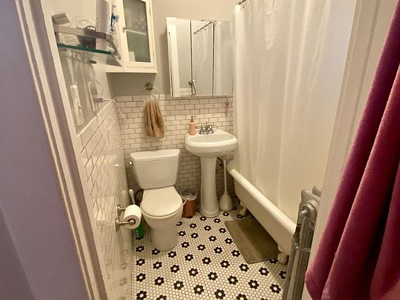 3rd image of 2626 N Kimball Ave #1S