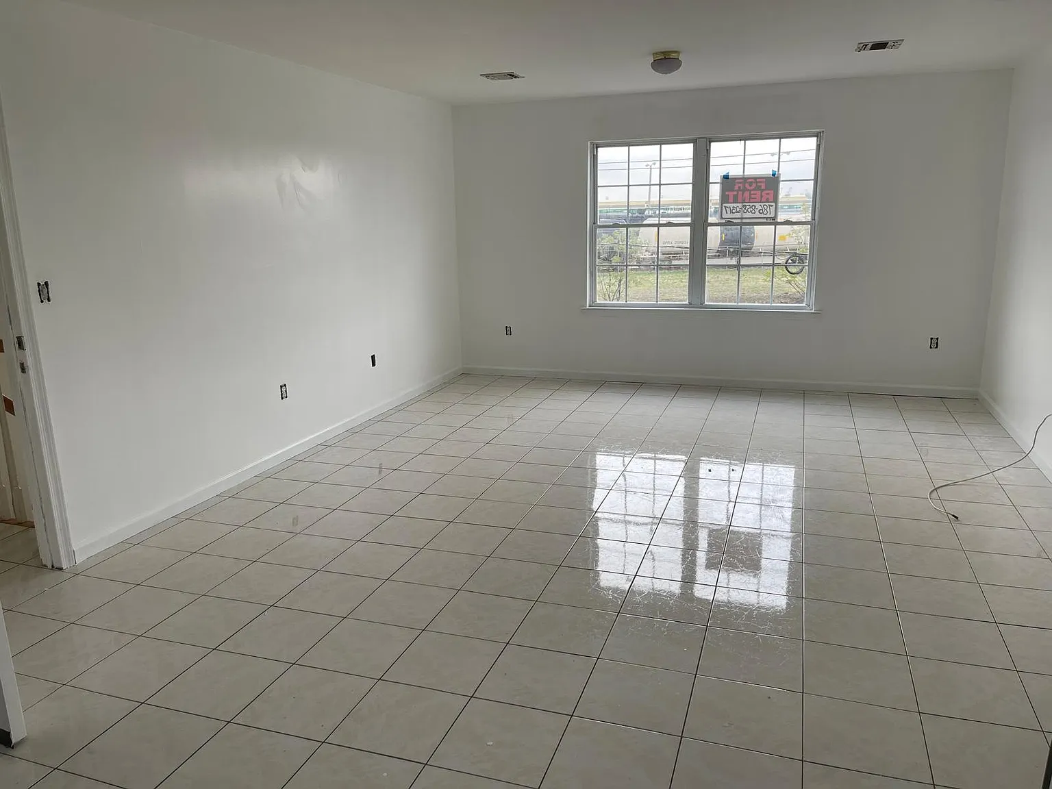 3 bed, $2,595 — Photo 4