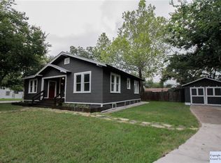 802 E Humphreys St, Seguin, TX 78155