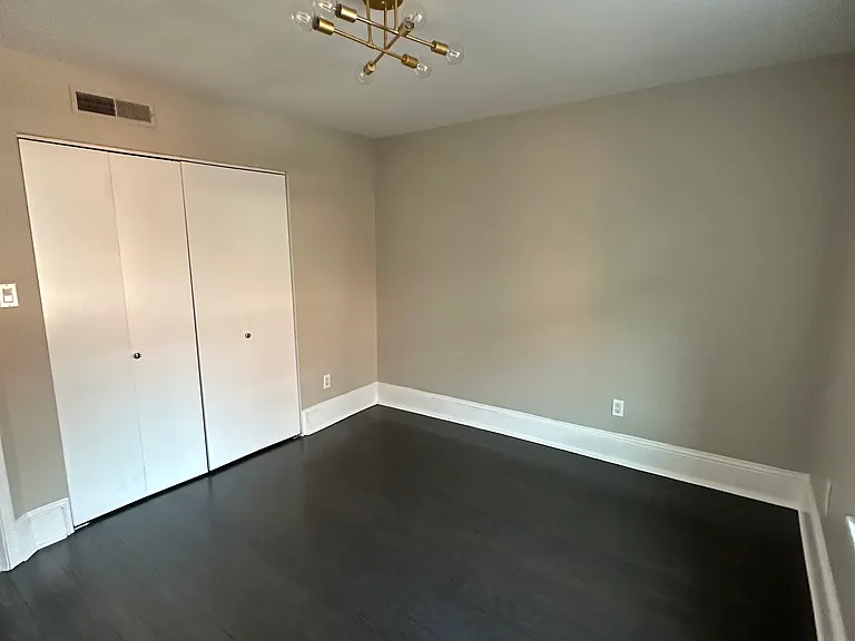 343 S 18th St #5 — Photo 10