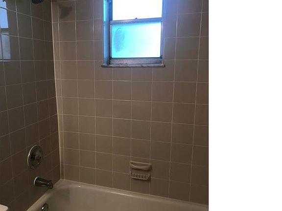 3rd image of 104 Tulpan Dr