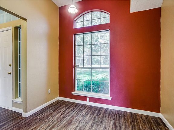 5th image of 216 N Stewart Ave