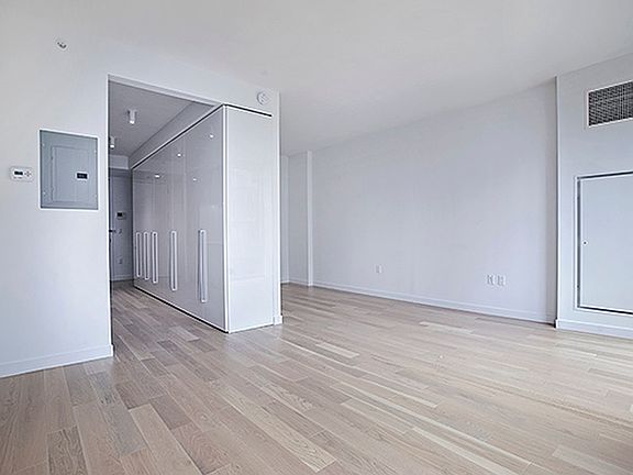 5th image of 540 W 49th St APT 409N