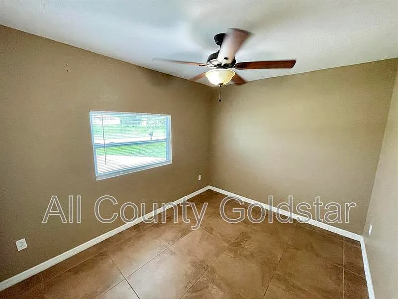 4 bed, 2.0 bath, 1391 sqft, $1,650 — Photo 2