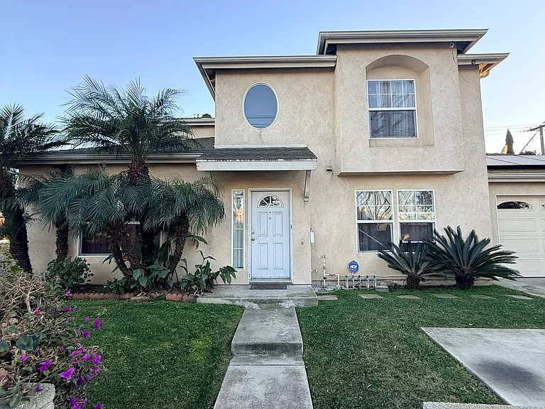 23903 Wilmington Ave — Photo 2