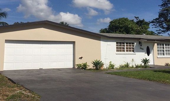 3rd image of 4835 N Carol Cir