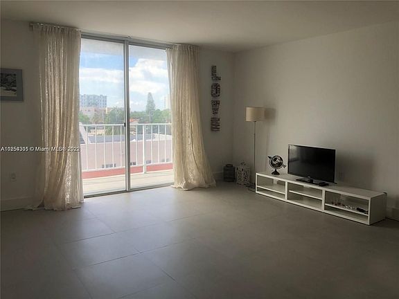 4th image of 6900 Bay Dr APT 4J