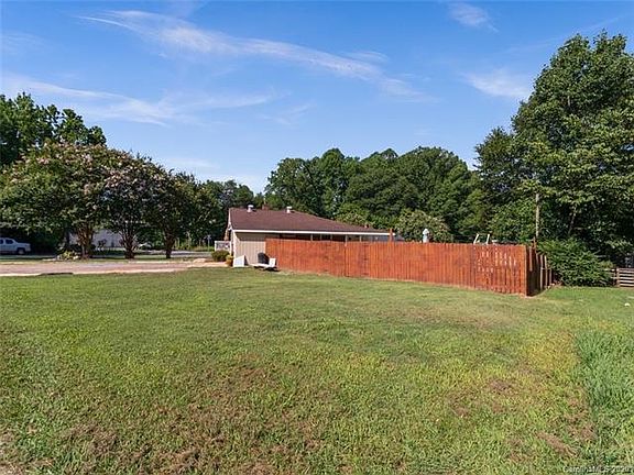 4th image of 102 Burton Hills Cir