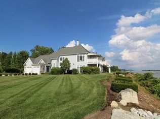 809 Wind Rivers Dr #B, Grafton, IL 62037