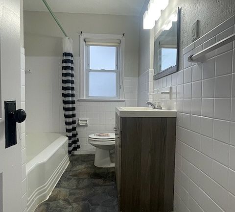 3rd image of 27186 Oriole Ave