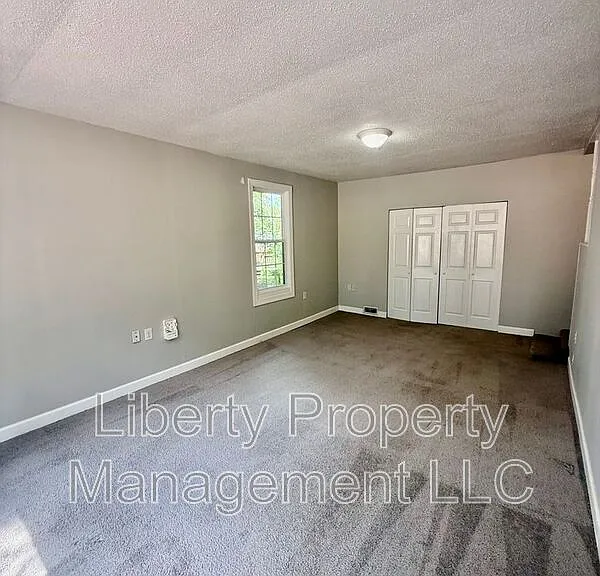 512 Nottingham Dr — Photo 6