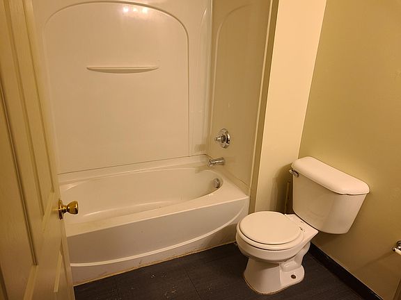 5th image of 1016 Washington Ave #9