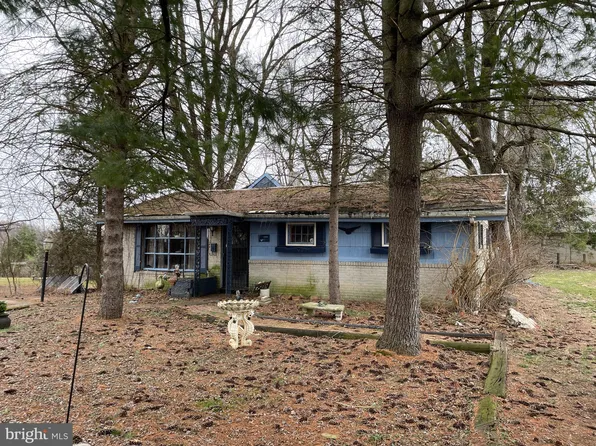 1403 Krafts Mill Rd, Spring Grove, PA 17362