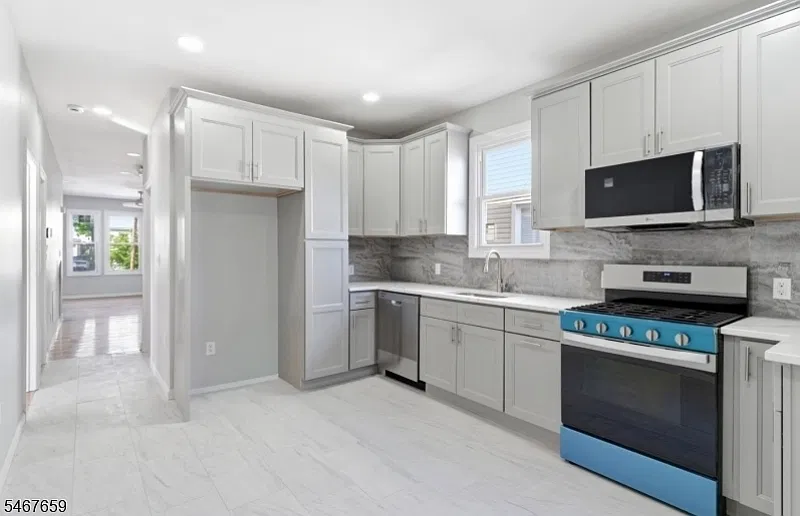2 bed, 1150 sqft, $2,600 — Photo 2