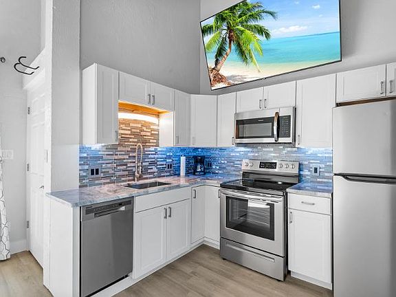 2nd image of 2077 Corner Lake Dr