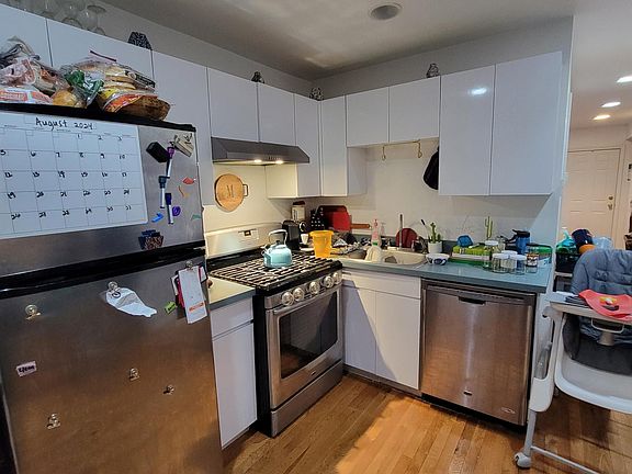 2nd image of 3025 N Southport Ave