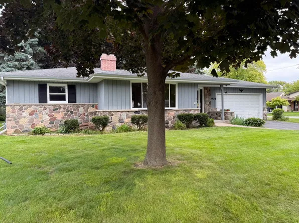 1904 Plymouth St, Oshkosh, WI 54901