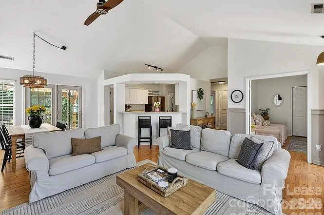 4131 Huntmeadow Dr — Photo 11