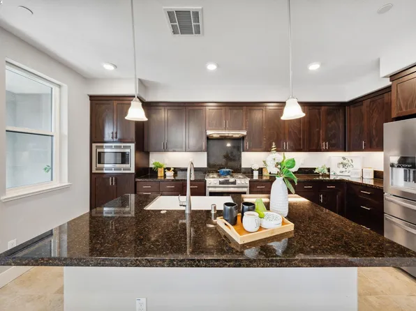 2711 5th St, Alameda, CA 94501