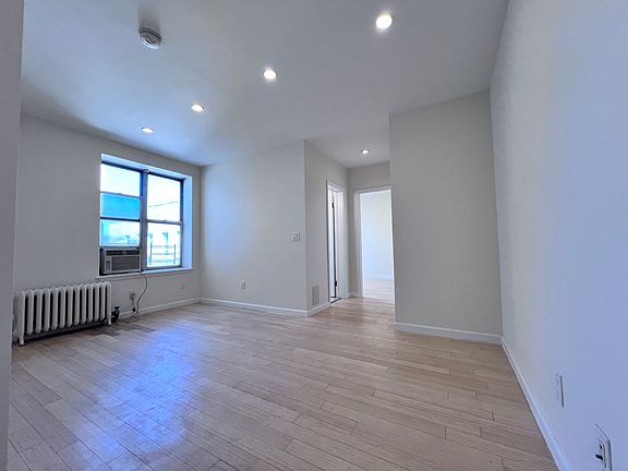 3rd image of 247 Wadsworth Ave APT 6S